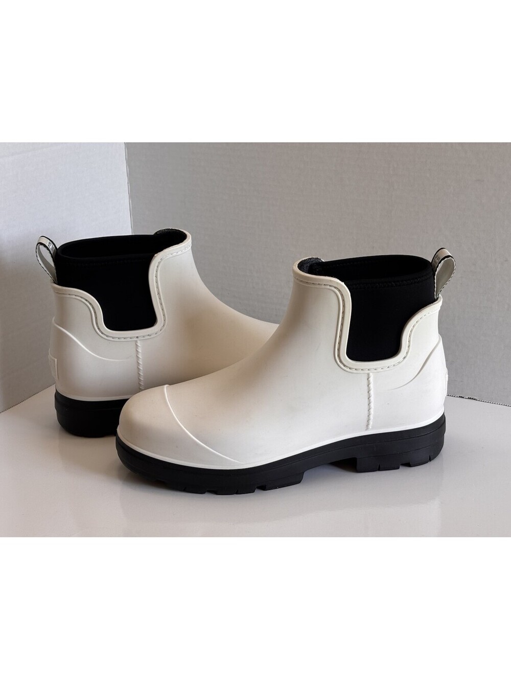 UGG Droplet White Waterproof Rain Chelsea Boots Women's Size 9 Wool Comfortable